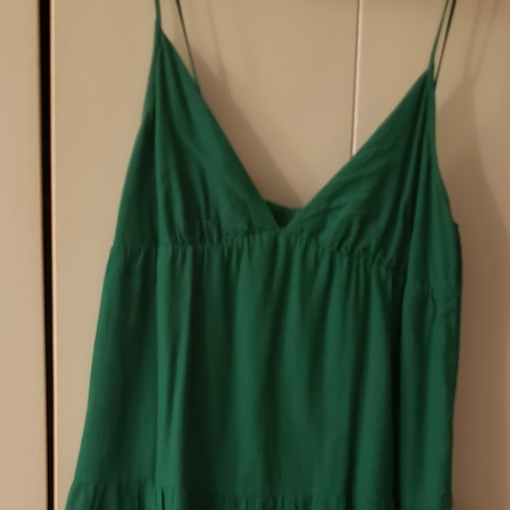 Green spaghetti strap flowy VNeck sundress